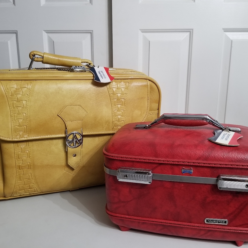 American Tourister suitcase/ luggage and traincase